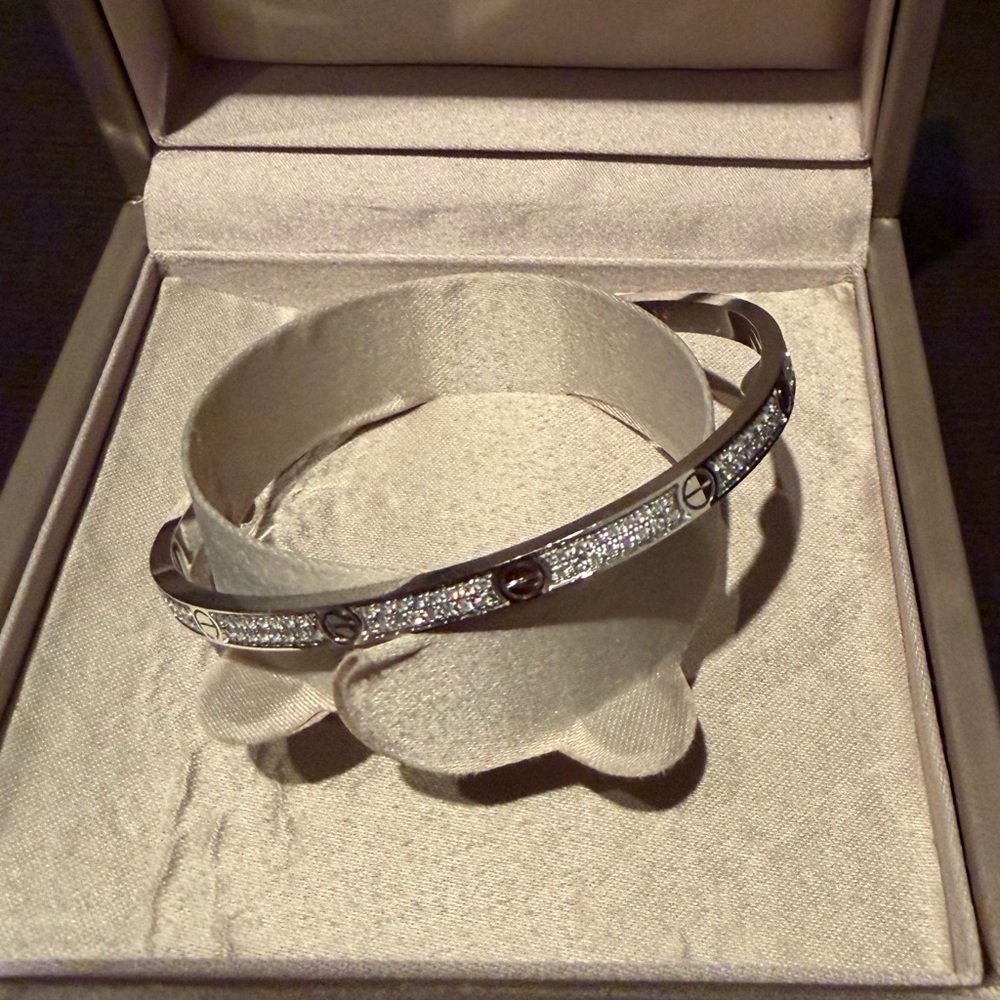 18 karat solid white  gold Pave’ bracelet with natural diamonds